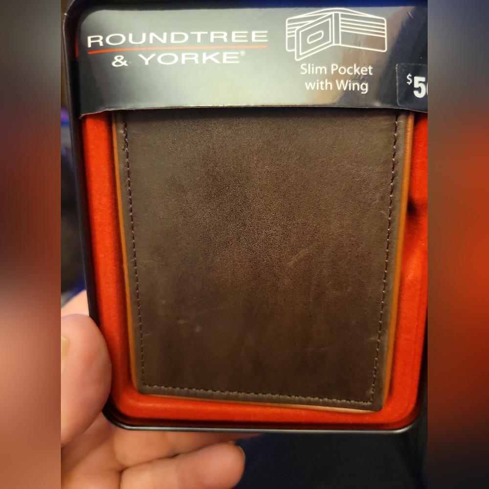 New Mens leather Roundtree And Yorke Brown wallet.